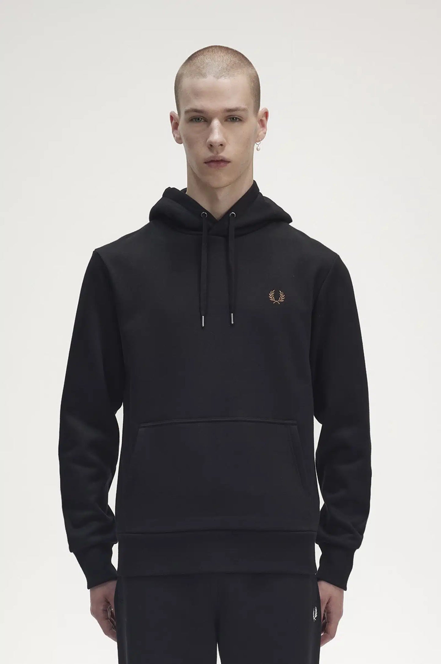 FRED PERRY - GRAPHIC LARGE LAUREL HOODED SWEATSHIRT