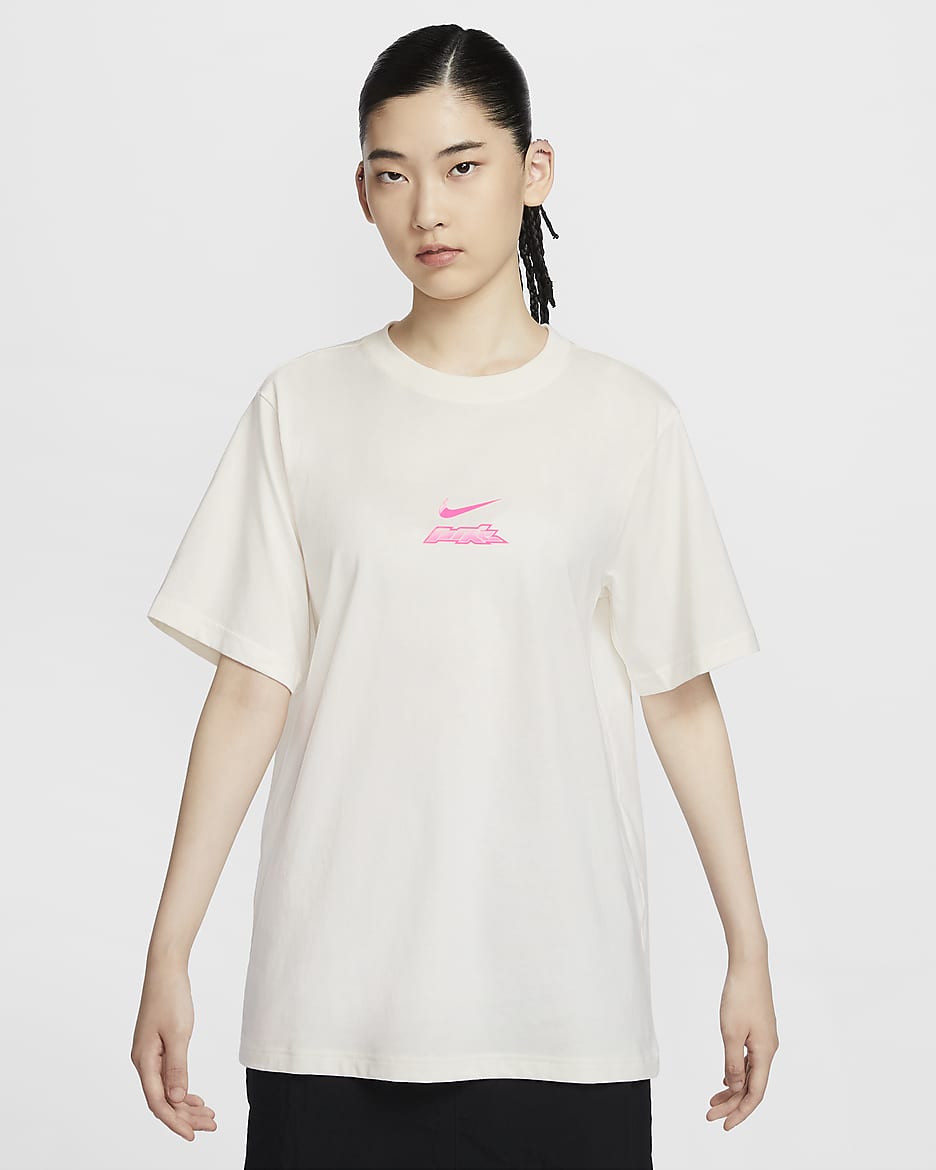 Nike Sportswear Essential
Women's T-Shirt