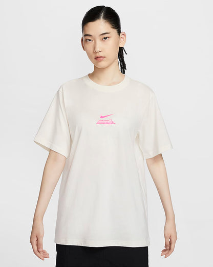 Nike Sportswear Essential
Women's T-Shirt