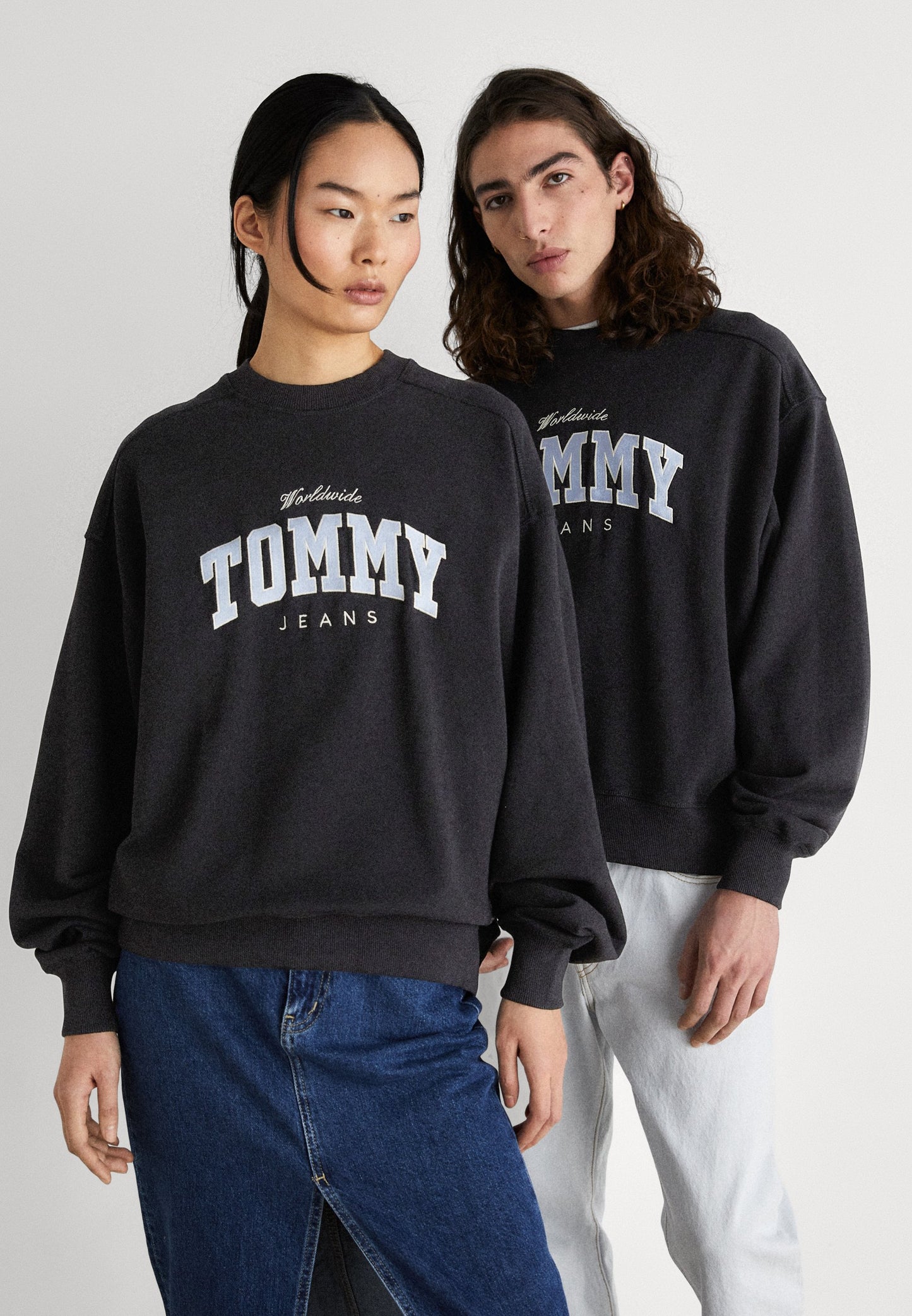 Tommy Jeans
BOXY VARSITY CREW UNISEX - Mikina - black